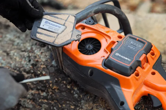 Аккумуляторная цепная пила Husqvarna 550iXP (9707458-15) (без АКБ и ЗУ) изображение 8