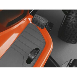 Трактор садовый Husqvarna TC 138 (9605102-00) изображение 2