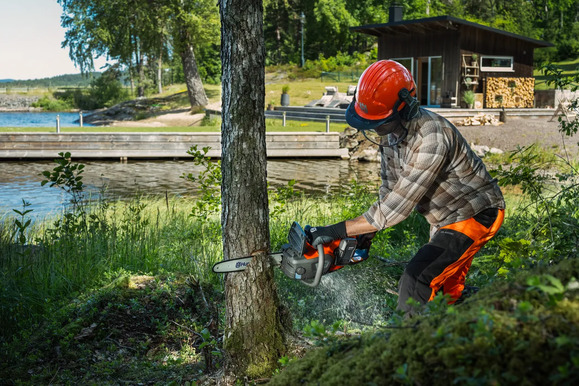 Акумуляторна ланцюгова пилка Husqvarna 242i KIT (9708384-03) Фото 5