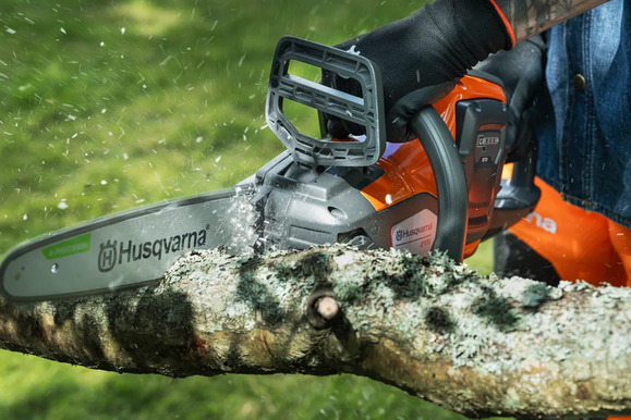 Акумуляторна ланцюгова пилка Husqvarna 215i (9707920-02) (без АКБ та ЗП) Фото 5