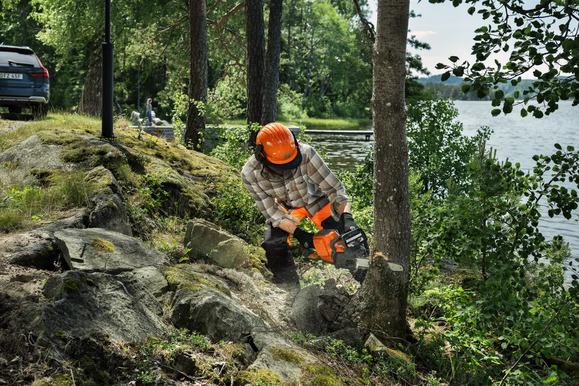 Акумуляторна ланцюгова пилка Husqvarna 242i (9708384-01) (без АКБ та ЗП) Фото 6