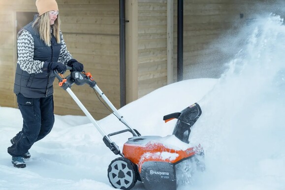 Аккумуляторный снегоуборщик Husqvarna ST 253i (9707891-01) изображение 4