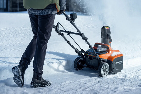Аккумуляторный снегоуборщик Husqvarna ST 143i (9707890-01) (без АКБ и ЗУ) изображение 4